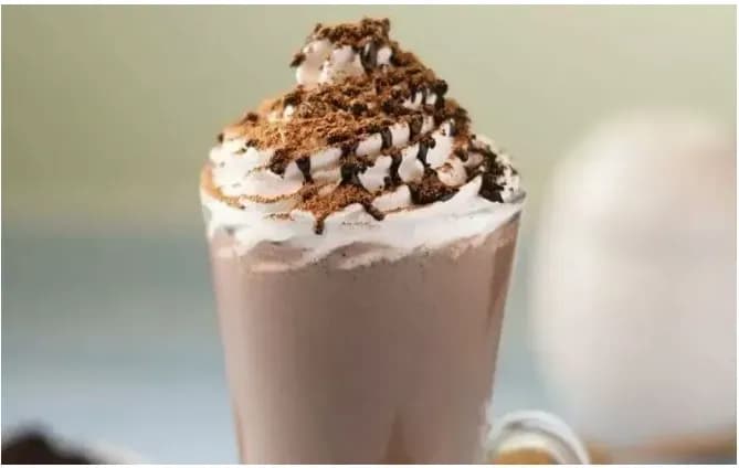 With Desserts Galore, This Cafe In Matunga That Only Lets You In On Smiling Has Our Hearts!